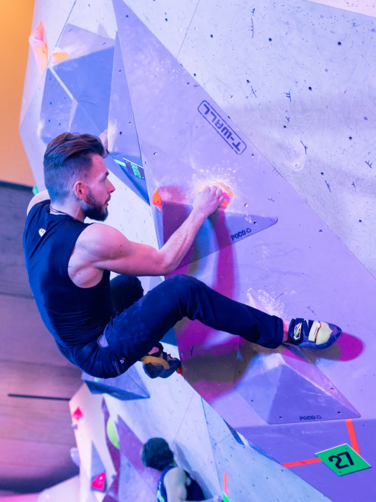 Holistyczny Trener Osobisty z Krakowa, Karol Domański, startował we wszystkich edycjach zawodów wspinaczkowych Mood Masters. Holistyczny Trener Osobisty z Krakowa, Karol Domański, startował we wszystkich edycjach zawodów wspinaczkowych Mood Masters.