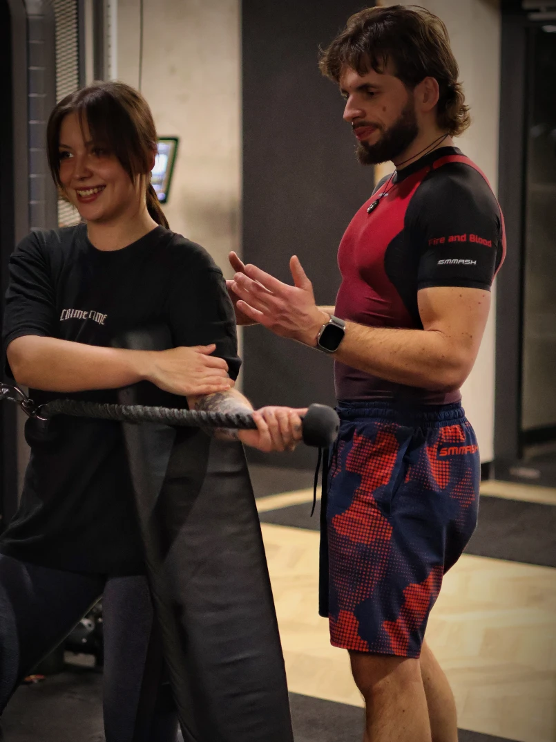 Karol Domański to certyfikowany specjalista biomechaniki oraz holistyczny trener personalny, który prowadzi treningi personalne na siłowni Fabryka Ciao w Krakowie. Karol Domański to certyfikowany specjalista biomechaniki oraz holistyczny trener personalny, który prowadzi treningi personalne na siłowni Fabryka Ciao w Krakowie.